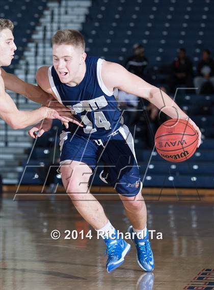 Thumbnail 2 in Middletown South vs Toms River North (WOBM Christmas Classic) photogallery.