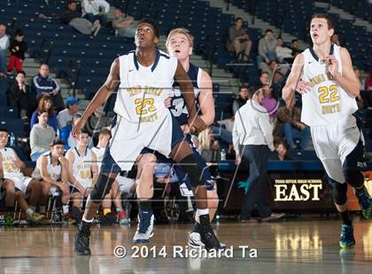 Thumbnail 3 in Middletown South vs Toms River North (WOBM Christmas Classic) photogallery.