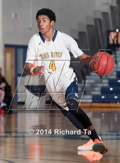 Thumbnail 2 in Middletown South vs Toms River North (WOBM Christmas Classic) photogallery.