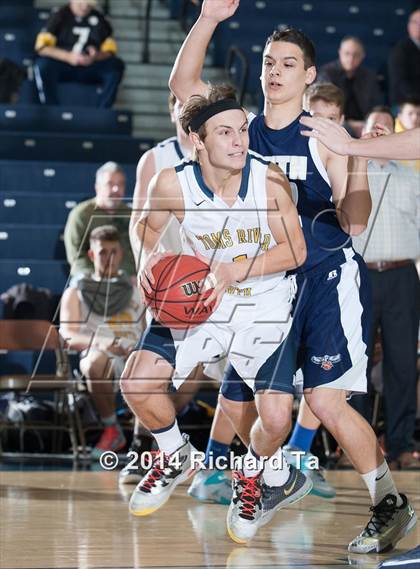 Thumbnail 1 in Middletown South vs Toms River North (WOBM Christmas Classic) photogallery.