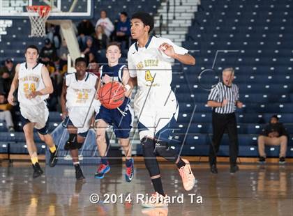 Thumbnail 2 in Middletown South vs Toms River North (WOBM Christmas Classic) photogallery.