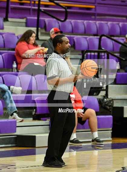 Thumbnail 1 in Glen Rose vs Perryville (Fountain Lake Christmas Classsic) photogallery.