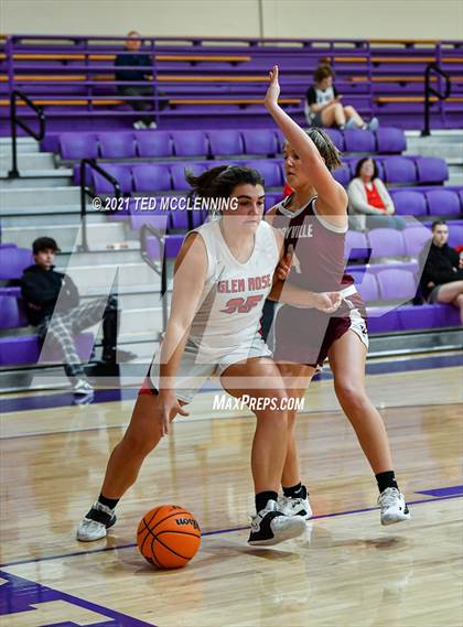 Thumbnail 3 in Glen Rose vs Perryville (Fountain Lake Christmas Classsic) photogallery.