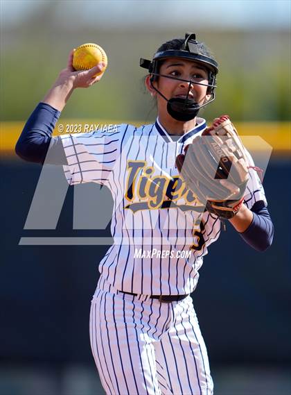 Thumbnail 2 in Woodcreek @ Inderkum photogallery.