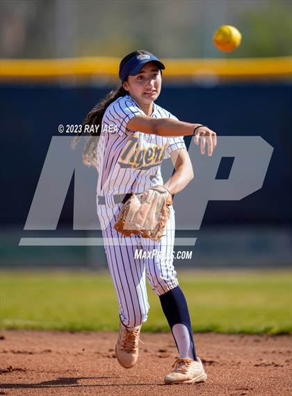 Thumbnail 2 in Woodcreek @ Inderkum photogallery.