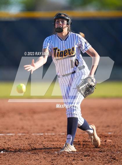 Thumbnail 2 in Woodcreek @ Inderkum photogallery.