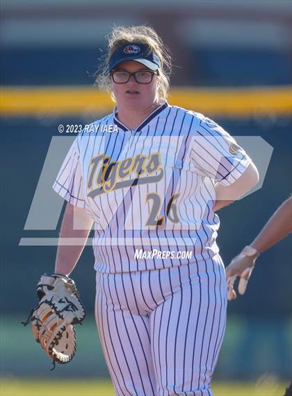 Thumbnail 3 in Woodcreek @ Inderkum photogallery.