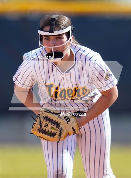 Thumbnail 1 in Woodcreek @ Inderkum photogallery.