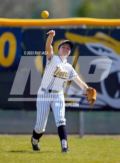 Thumbnail 1 in Woodcreek @ Inderkum photogallery.