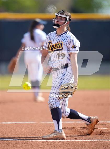 Thumbnail 3 in Woodcreek @ Inderkum photogallery.