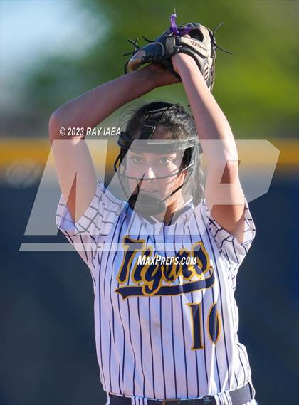 Thumbnail 3 in Woodcreek @ Inderkum photogallery.