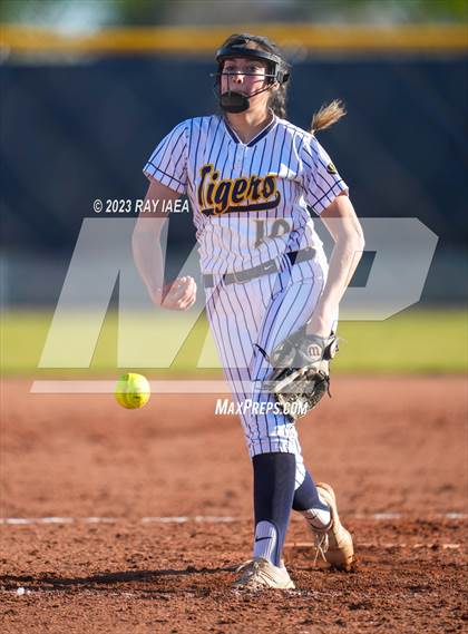 Thumbnail 3 in Woodcreek @ Inderkum photogallery.