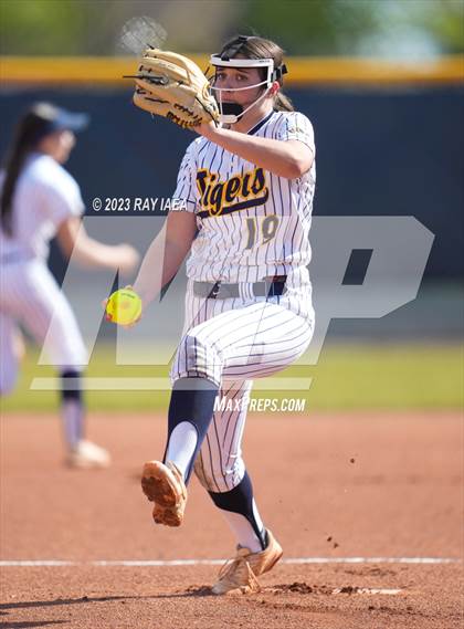 Thumbnail 2 in Woodcreek @ Inderkum photogallery.