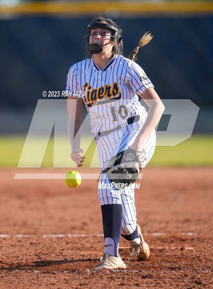 Thumbnail 1 in Woodcreek @ Inderkum photogallery.