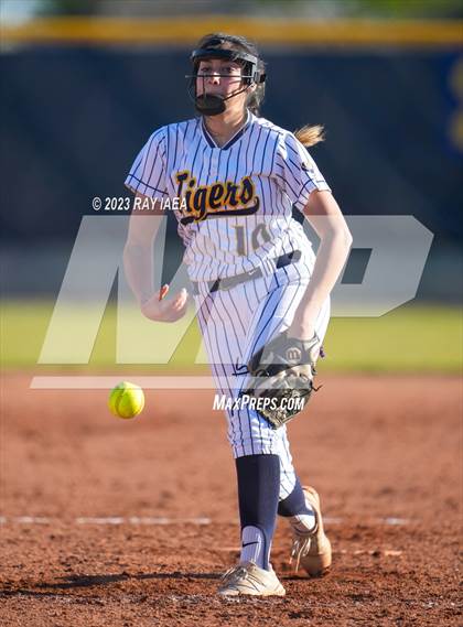 Thumbnail 2 in Woodcreek @ Inderkum photogallery.