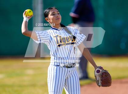 Thumbnail 2 in Woodcreek @ Inderkum photogallery.