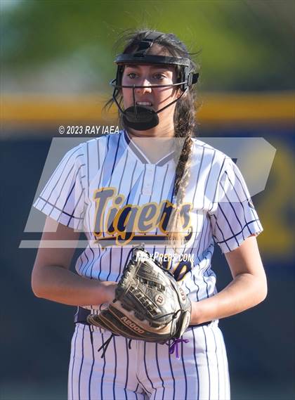 Thumbnail 3 in Woodcreek @ Inderkum photogallery.
