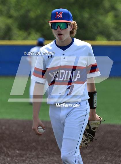 Thumbnail 1 in Oneonta vs. Medina photogallery.