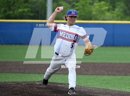 Thumbnail 2 in Oneonta vs. Medina photogallery.