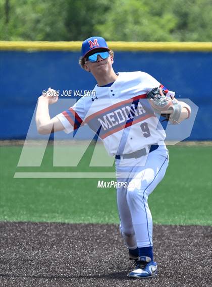 Thumbnail 2 in Oneonta vs. Medina photogallery.