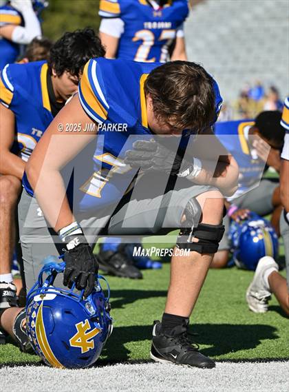 Thumbnail 1 in Friendswood @ Anderson (UIL 5A D1 Football Bi District) photogallery.