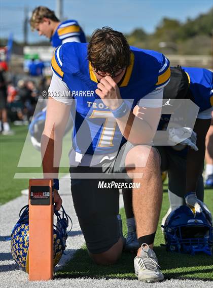 Thumbnail 2 in Friendswood @ Anderson (UIL 5A D1 Football Bi District) photogallery.