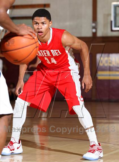 Thumbnail 2 in Mater Dei vs. Warren (Jim Harris Memorial) photogallery.