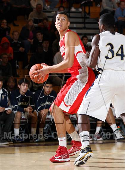 Thumbnail 2 in Mater Dei vs. Warren (Jim Harris Memorial) photogallery.