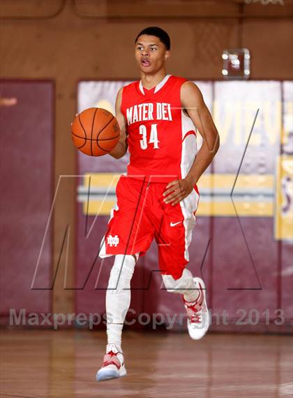 Thumbnail 2 in Mater Dei vs. Warren (Jim Harris Memorial) photogallery.