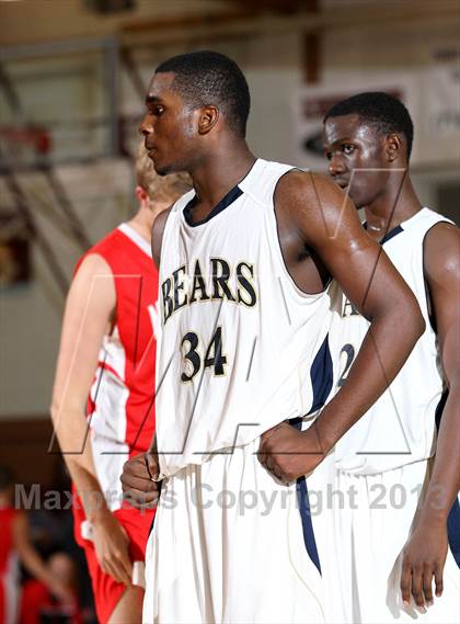 Thumbnail 1 in Mater Dei vs. Warren (Jim Harris Memorial) photogallery.