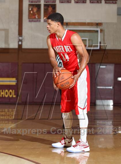 Thumbnail 1 in Mater Dei vs. Warren (Jim Harris Memorial) photogallery.