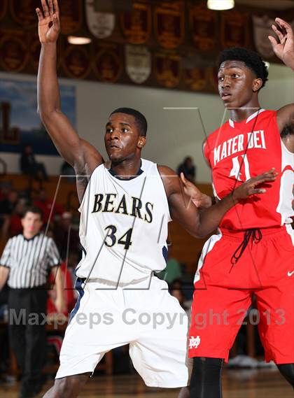 Thumbnail 3 in Mater Dei vs. Warren (Jim Harris Memorial) photogallery.