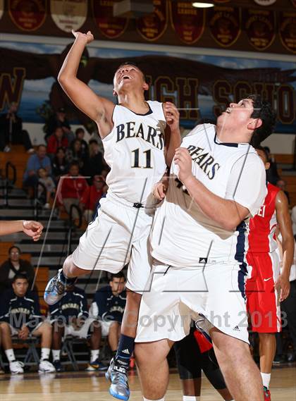 Thumbnail 1 in Mater Dei vs. Warren (Jim Harris Memorial) photogallery.