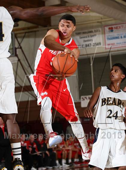 Thumbnail 1 in Mater Dei vs. Warren (Jim Harris Memorial) photogallery.