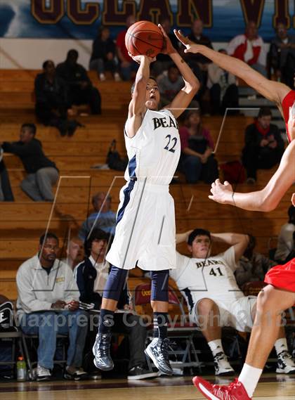 Thumbnail 1 in Mater Dei vs. Warren (Jim Harris Memorial) photogallery.
