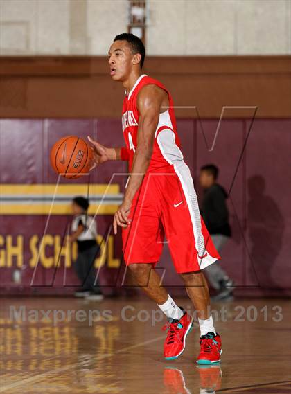 Thumbnail 3 in Mater Dei vs. Warren (Jim Harris Memorial) photogallery.