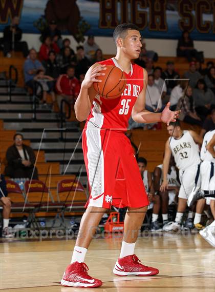 Thumbnail 2 in Mater Dei vs. Warren (Jim Harris Memorial) photogallery.