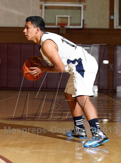 Thumbnail 2 in Mater Dei vs. Warren (Jim Harris Memorial) photogallery.