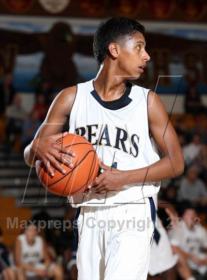 Thumbnail 3 in Mater Dei vs. Warren (Jim Harris Memorial) photogallery.