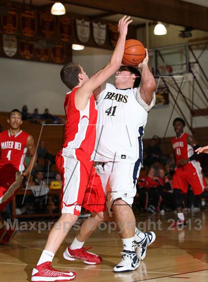 Thumbnail 1 in Mater Dei vs. Warren (Jim Harris Memorial) photogallery.