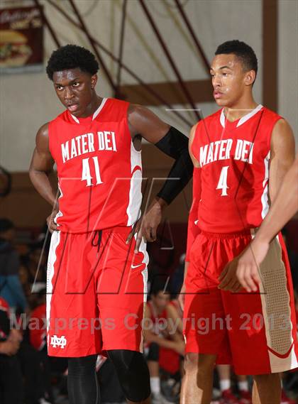 Thumbnail 3 in Mater Dei vs. Warren (Jim Harris Memorial) photogallery.