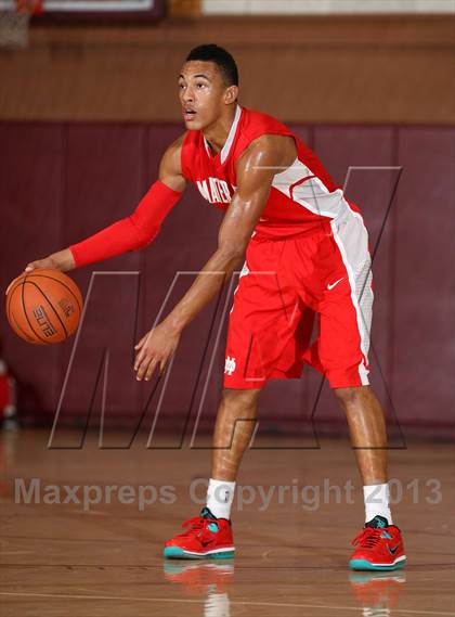 Thumbnail 1 in Mater Dei vs. Warren (Jim Harris Memorial) photogallery.