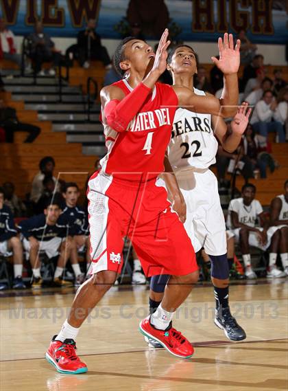 Thumbnail 2 in Mater Dei vs. Warren (Jim Harris Memorial) photogallery.