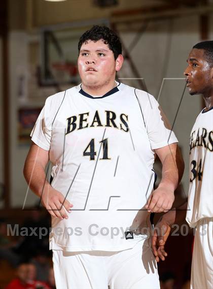 Thumbnail 3 in Mater Dei vs. Warren (Jim Harris Memorial) photogallery.