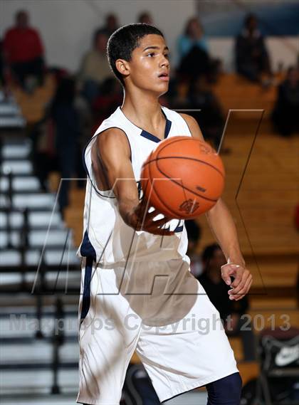 Thumbnail 1 in Mater Dei vs. Warren (Jim Harris Memorial) photogallery.