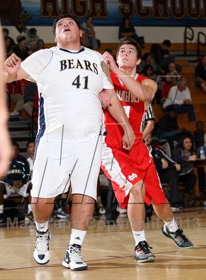 Thumbnail 1 in Mater Dei vs. Warren (Jim Harris Memorial) photogallery.