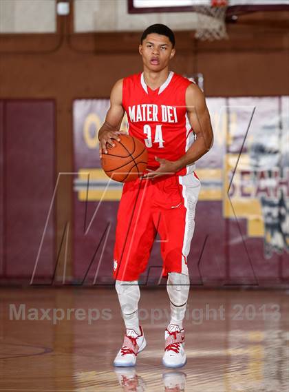 Thumbnail 1 in Mater Dei vs. Warren (Jim Harris Memorial) photogallery.