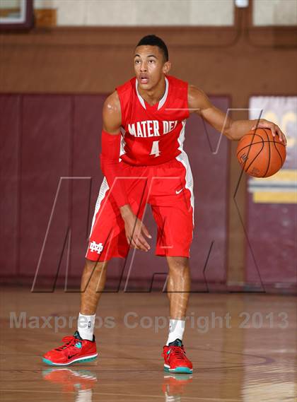 Thumbnail 2 in Mater Dei vs. Warren (Jim Harris Memorial) photogallery.