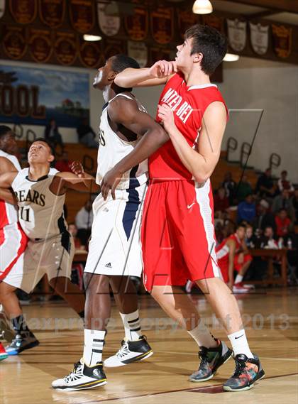 Thumbnail 1 in Mater Dei vs. Warren (Jim Harris Memorial) photogallery.