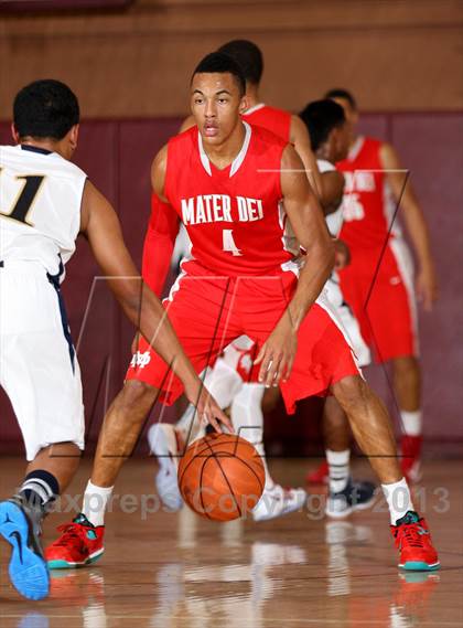 Thumbnail 1 in Mater Dei vs. Warren (Jim Harris Memorial) photogallery.